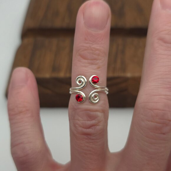 Size 4 Sterling Silver Handmade Red Crystal Ring A391 - Picture 1 of 7